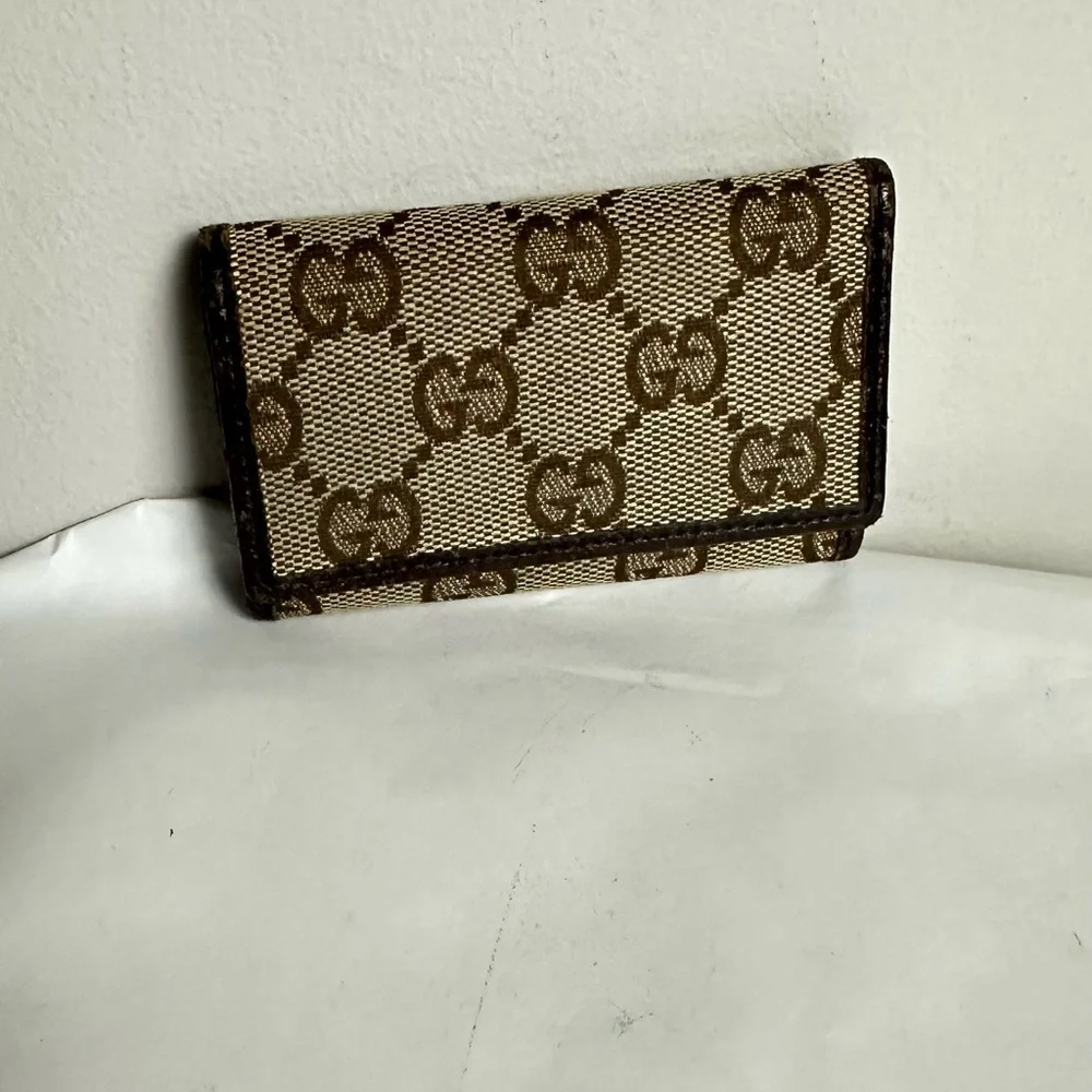 Gucci Brown Key Card Holder with Monogram Design - Picture 2 of 8